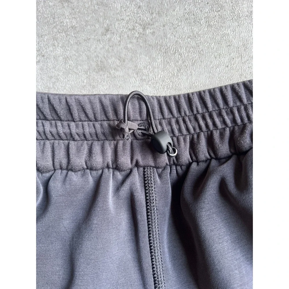 Lululemon Softstreme High-Rise Shorts‎ Women 0 Dark Grey Black 4 Inch Inseam